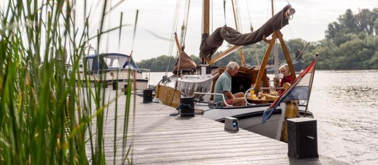 Stacaravan Op 5 Sterren Vakantiepark De Kuilart Friesland Aan Het Meer Met Zwembad 5P 237 Koudum Exterior foto